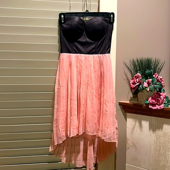 🎁Weekend sale!!Pretty dress worn once.. has hooks for straps - Picture 1 of 6